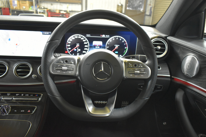 メルセデスベンツ Eクラス E350e AVG ｽﾎﾟｰﾂ ｴｸｽｸﾙｰｼﾌﾞP ﾚｰﾀﾞｰｾｰﾌﾃｨP PHV 1ｵｰﾅｰ ﾊﾟﾉﾗﾏｻﾝﾙｰﾌ ﾌﾞﾙﾒｽﾀｰS 全席ﾋｰﾀｰ黒革 ﾃﾞｨｽﾄﾛ ﾚｰﾝﾁｪﾝｼﾞ ﾌﾞﾗｲﾝﾄﾞｽﾎﾟｯﾄ AMGｴｱﾛ19AW ｷｰGO PTS ﾌｯﾄｹﾞｰﾄ 地デジ360ｶﾒ 2年保証