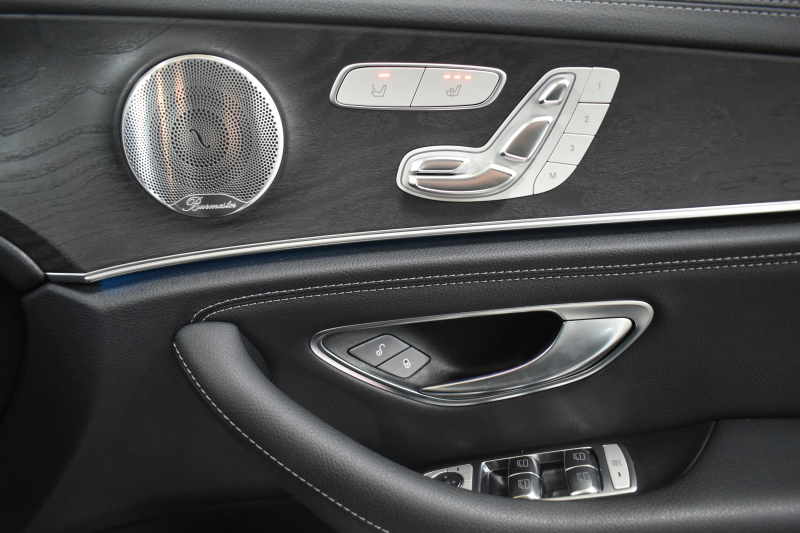 メルセデスベンツ Eクラス E350e AVG ｽﾎﾟｰﾂ ｴｸｽｸﾙｰｼﾌﾞP ﾚｰﾀﾞｰｾｰﾌﾃｨP PHV 1ｵｰﾅｰ ﾊﾟﾉﾗﾏｻﾝﾙｰﾌ ﾌﾞﾙﾒｽﾀｰS 全席ﾋｰﾀｰ黒革 ﾃﾞｨｽﾄﾛ ﾚｰﾝﾁｪﾝｼﾞ ﾌﾞﾗｲﾝﾄﾞｽﾎﾟｯﾄ AMGｴｱﾛ19AW ｷｰGO PTS ﾌｯﾄｹﾞｰﾄ 地デジ360ｶﾒ 2年保証