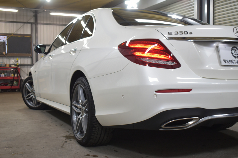 メルセデスベンツ Eクラス E350e AVG ｽﾎﾟｰﾂ ｴｸｽｸﾙｰｼﾌﾞP ﾚｰﾀﾞｰｾｰﾌﾃｨP PHV 1ｵｰﾅｰ ﾊﾟﾉﾗﾏｻﾝﾙｰﾌ ﾌﾞﾙﾒｽﾀｰS 全席ﾋｰﾀｰ黒革 ﾃﾞｨｽﾄﾛ ﾚｰﾝﾁｪﾝｼﾞ ﾌﾞﾗｲﾝﾄﾞｽﾎﾟｯﾄ AMGｴｱﾛ19AW ｷｰGO PTS ﾌｯﾄｹﾞｰﾄ 地デジ360ｶﾒ 2年保証