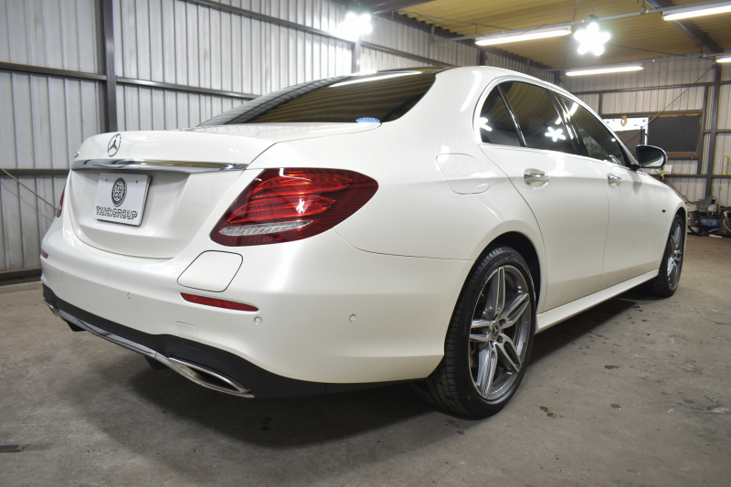 メルセデスベンツ Eクラス E350e AVG ｽﾎﾟｰﾂ ｴｸｽｸﾙｰｼﾌﾞP ﾚｰﾀﾞｰｾｰﾌﾃｨP PHV 1ｵｰﾅｰ ﾊﾟﾉﾗﾏｻﾝﾙｰﾌ ﾌﾞﾙﾒｽﾀｰS 全席ﾋｰﾀｰ黒革 ﾃﾞｨｽﾄﾛ ﾚｰﾝﾁｪﾝｼﾞ ﾌﾞﾗｲﾝﾄﾞｽﾎﾟｯﾄ AMGｴｱﾛ19AW ｷｰGO PTS ﾌｯﾄｹﾞｰﾄ 地デジ360ｶﾒ 2年保証