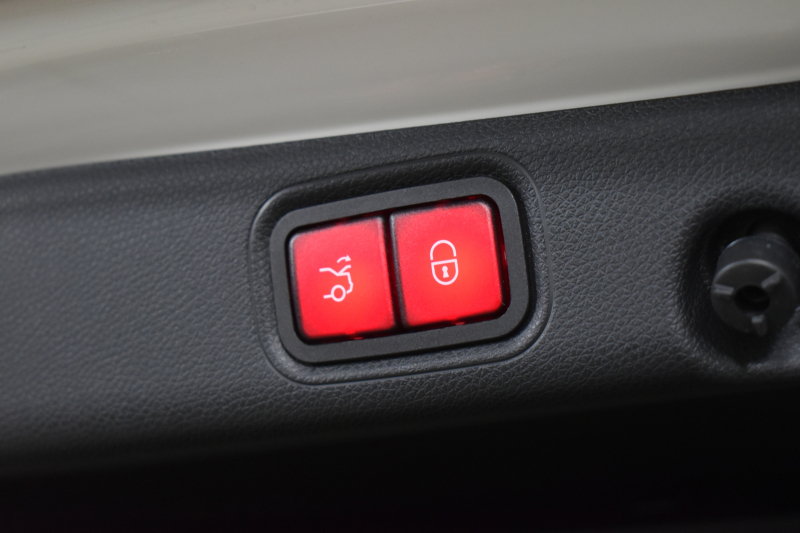 メルセデスベンツ Eクラス E350e AVG ｽﾎﾟｰﾂ ｴｸｽｸﾙｰｼﾌﾞP ﾚｰﾀﾞｰｾｰﾌﾃｨP PHV 1ｵｰﾅｰ ﾊﾟﾉﾗﾏｻﾝﾙｰﾌ ﾌﾞﾙﾒｽﾀｰS 全席ﾋｰﾀｰ黒革 ﾃﾞｨｽﾄﾛ ﾚｰﾝﾁｪﾝｼﾞ ﾌﾞﾗｲﾝﾄﾞｽﾎﾟｯﾄ AMGｴｱﾛ19AW ｷｰGO PTS ﾌｯﾄｹﾞｰﾄ 地デジ360ｶﾒ 2年保証