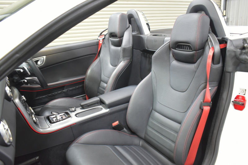 メルセデスベンツ SLCクラス SLC200 ｽﾎﾟｰﾂ ﾚｰﾀﾞｰｾｰﾌﾃｨP ﾀﾞｲﾅﾐｯｸﾊﾝﾄﾞﾘﾝｸﾞP 2.0ﾘｯﾀｰ184馬力 ﾏｼﾞｯｸｽｶｲ ﾋｰﾀｰ&ｴｱｽｶｰﾌ黒革 ﾃﾞｨｽﾄﾛ BSM Lｷｰﾌﾟ AMGｴｱﾛ18AW ｷｰﾚｽGO PTS ﾊｰﾏﾝｶｰﾄﾞﾝS ﾏﾙﾁｶﾗｰｱﾝﾋﾞｴﾝﾄ LEDﾍｯﾄﾞﾗｲﾄ地ﾃﾞｼﾞﾅﾋﾞ Bｶﾒﾗ 2年保証