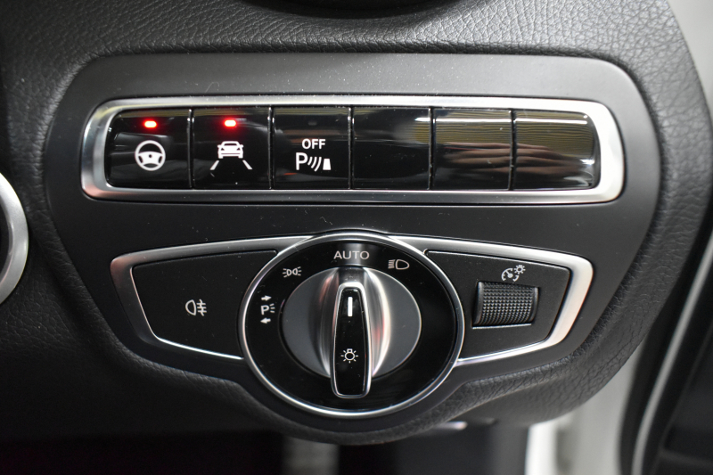 AMG Cクラス C43 4MATIC ｴｸｽｸﾙｰｼﾌﾞP ﾚｰﾀﾞｰｾｰﾌﾃｨP ﾊﾟﾉﾗﾏｻﾝﾙｰﾌ 革 ﾌﾞﾙﾒｽﾀｰｻｳﾝﾄﾞ ﾌｯﾄﾄﾗﾝｸ ｴｱﾊﾞﾗﾝｽP ｴｱﾛ19AW ﾃﾞｨｽﾄﾛﾆｯｸ ﾌﾞﾗｲﾝﾄﾞｽﾎﾟｯﾄ ﾚｰﾝｷｰﾌﾟ ﾅﾋﾞTV ﾊﾞｯｸｶﾒﾗ ｷｰﾚｽｺﾞｰ 2年保証