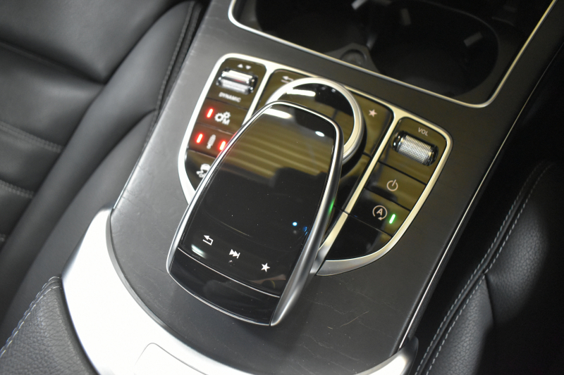 AMG Cクラス C43 4MATIC ｴｸｽｸﾙｰｼﾌﾞP ﾚｰﾀﾞｰｾｰﾌﾃｨP ﾊﾟﾉﾗﾏｻﾝﾙｰﾌ 革 ﾌﾞﾙﾒｽﾀｰｻｳﾝﾄﾞ ﾌｯﾄﾄﾗﾝｸ ｴｱﾊﾞﾗﾝｽP ｴｱﾛ19AW ﾃﾞｨｽﾄﾛﾆｯｸ ﾌﾞﾗｲﾝﾄﾞｽﾎﾟｯﾄ ﾚｰﾝｷｰﾌﾟ ﾅﾋﾞTV ﾊﾞｯｸｶﾒﾗ ｷｰﾚｽｺﾞｰ 2年保証