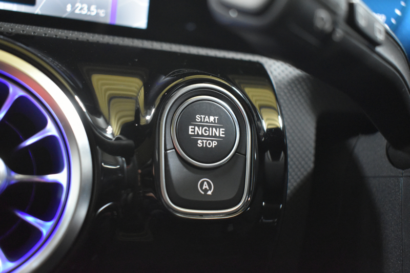 メルセデスベンツ Aクラス A180 ｽﾀｲﾙ AMGﾗｲﾝ AMGﾚｻﾞｰｴｸｽｸﾙｰｼﾌﾞP ｱﾄﾞﾊﾞﾝｽﾄﾞP ﾅﾋﾞｹﾞｰｼｮﾝP ﾚｰﾀﾞｰｾｰﾌﾃｨP ﾊﾟﾉﾗﾏｻﾝﾙｰﾌ 革 HUD 360ｶﾒﾗ ｱﾄﾞﾊﾞﾝｽﾄﾞｻｳﾝﾄﾞ AMGｴｱﾛ18AW ﾃﾞｨｽﾄﾛ ﾌﾞﾗｲﾝﾄﾞS ﾚｰﾝｷｰﾌﾟ MBUXﾅﾋﾞTV 2年保証