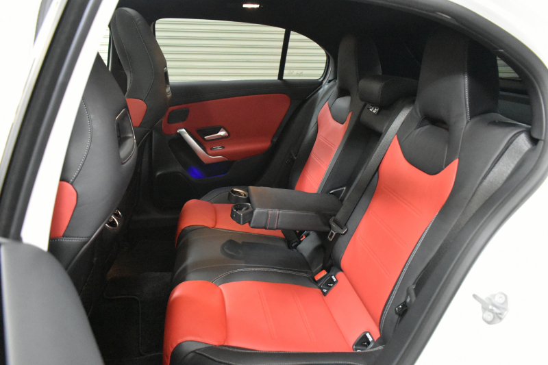 メルセデスベンツ Aクラス A180 ｽﾀｲﾙ AMGﾗｲﾝ AMGﾚｻﾞｰｴｸｽｸﾙｰｼﾌﾞP ｱﾄﾞﾊﾞﾝｽﾄﾞP ﾅﾋﾞｹﾞｰｼｮﾝP ﾚｰﾀﾞｰｾｰﾌﾃｨP ﾊﾟﾉﾗﾏｻﾝﾙｰﾌ 革 HUD 360ｶﾒﾗ ｱﾄﾞﾊﾞﾝｽﾄﾞｻｳﾝﾄﾞ AMGｴｱﾛ18AW ﾃﾞｨｽﾄﾛ ﾌﾞﾗｲﾝﾄﾞS ﾚｰﾝｷｰﾌﾟ MBUXﾅﾋﾞTV 2年保証