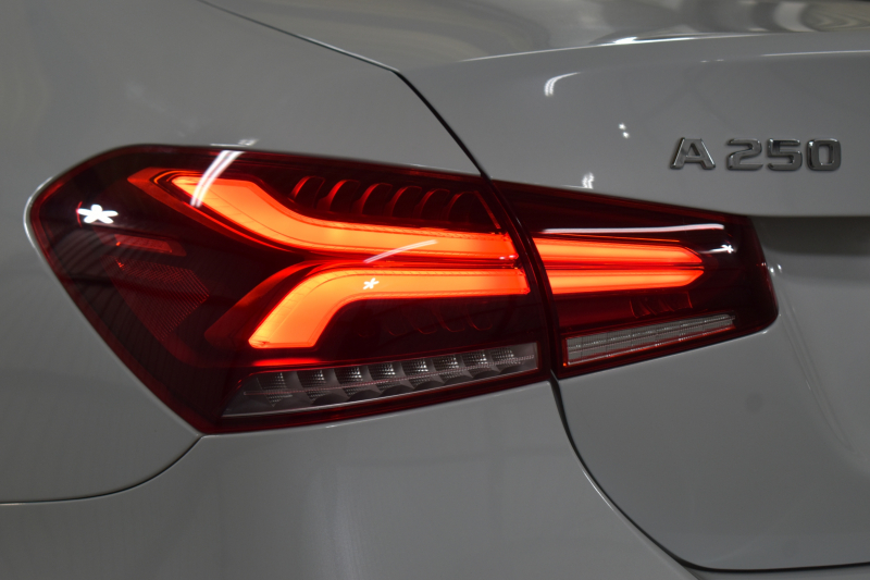 メルセデスベンツ Aクラス A250 4ﾏﾁｯｸ AMGﾗｲﾝ AMGﾚｻﾞｰｴｸｽｸﾙｰｼﾌﾞ ｱﾄﾞﾊﾞﾝｽﾄﾞP ﾚｰﾀﾞｰSP  ﾊﾟﾉﾗﾏｻﾝﾙｰﾌ ﾋｰﾀｰ黒灰革 ﾃﾞｨｽﾄﾛ ﾌﾞﾗｲﾝﾄﾞS Lﾁｪﾝｼﾞ AMGｴｱﾛ18AW ｷｰGO PTS ﾍｯﾄﾞｱｯﾌﾟD 対話式ﾅﾋﾞTV 360ｶﾒﾗ 2年保証