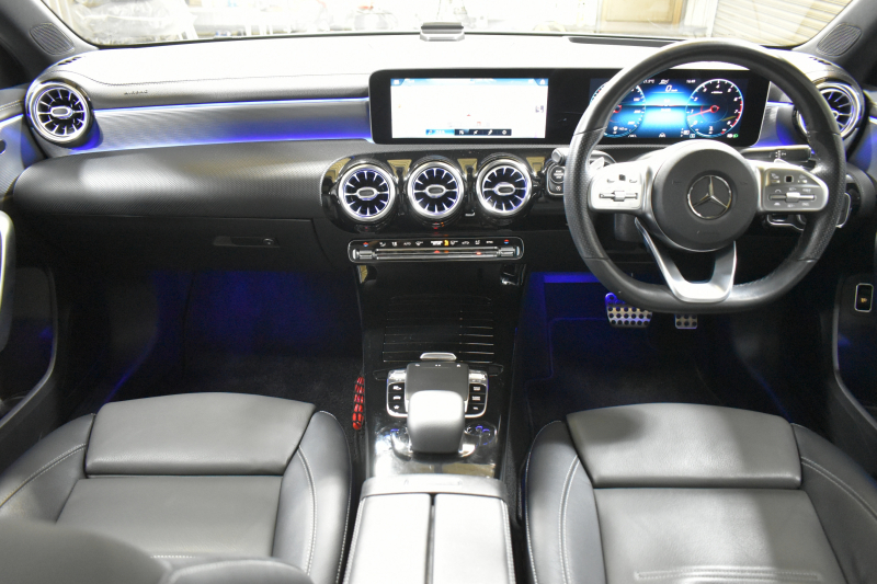 メルセデスベンツ Aクラス A250 4ﾏﾁｯｸ AMGﾗｲﾝ AMGﾚｻﾞｰｴｸｽｸﾙｰｼﾌﾞ ｱﾄﾞﾊﾞﾝｽﾄﾞP ﾚｰﾀﾞｰSP  ﾊﾟﾉﾗﾏｻﾝﾙｰﾌ ﾋｰﾀｰ黒灰革 ﾃﾞｨｽﾄﾛ ﾌﾞﾗｲﾝﾄﾞS Lﾁｪﾝｼﾞ AMGｴｱﾛ18AW ｷｰGO PTS ﾍｯﾄﾞｱｯﾌﾟD 対話式ﾅﾋﾞTV 360ｶﾒﾗ 2年保証