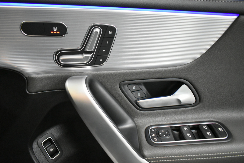 メルセデスベンツ Aクラス A250 4ﾏﾁｯｸ AMGﾗｲﾝ AMGﾚｻﾞｰｴｸｽｸﾙｰｼﾌﾞ ｱﾄﾞﾊﾞﾝｽﾄﾞP ﾚｰﾀﾞｰSP  ﾊﾟﾉﾗﾏｻﾝﾙｰﾌ ﾋｰﾀｰ黒灰革 ﾃﾞｨｽﾄﾛ ﾌﾞﾗｲﾝﾄﾞS Lﾁｪﾝｼﾞ AMGｴｱﾛ18AW ｷｰGO PTS ﾍｯﾄﾞｱｯﾌﾟD 対話式ﾅﾋﾞTV 360ｶﾒﾗ 2年保証