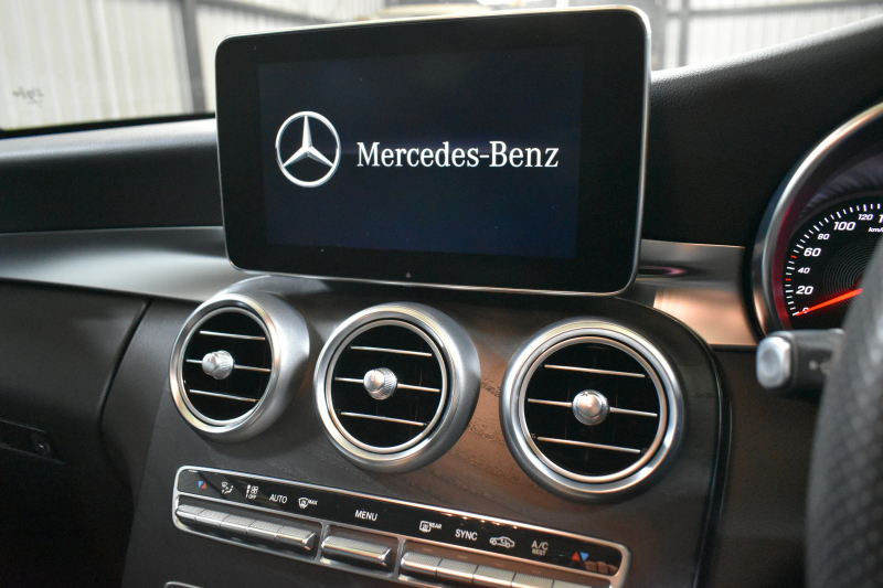 メルセデスベンツ Cクラス C220dﾜｺﾞﾝ ﾛｰﾚｳｽｴﾃﾞｨｼｮﾝ ﾚｰﾀﾞｰｾｰﾌﾃｨP 前期最終 特別仕様車  ﾃﾞｨｰｾﾞﾙ 燃費19.6km ﾊﾟﾉﾗﾏｻﾝﾙｰﾌ ﾋｰﾀｰ黒革 ﾃﾞｨｽﾄﾛ BSM Lｷｰﾌﾟ AMGｴｱﾛ18AW ｷｰﾚｽGO PTS 電動ﾘｱｹﾞｰﾄ 地ﾃﾞｼﾞﾅﾋﾞ Bｶﾒﾗ 2年保証