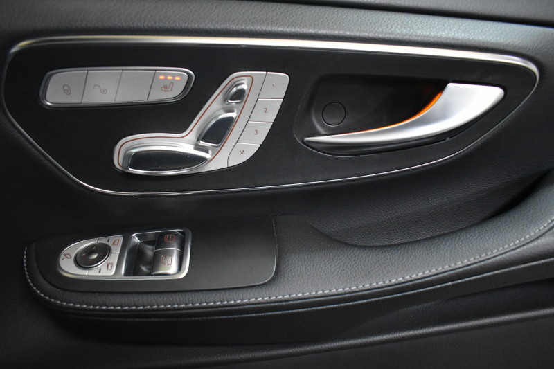 メルセデスベンツ Vクラス V220d ｽﾎﾟｰﾂ ﾛﾝｸﾞ AMGﾗｲﾝ ﾚｰﾀﾞｰP  ﾊﾟﾉﾗﾏｻﾝﾙｰﾌ  ﾌﾞﾙﾒｽﾀｰS ﾋｰﾀｰ黒革 ﾃﾞｨｽﾄﾛ BSM Lｷｰﾌﾟ AMGｴｱﾛ19AW 両側電動ｽﾗｲﾄﾞ 電動Rｹﾞｰﾄ 地ﾃﾞｼﾞ360ｶﾒﾗ 2年保証