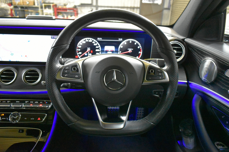 メルセデスベンツ Eクラス E200 AVGｽﾎﾟｰﾂ ﾚｻﾞｰｴｸｽｸﾙｰｼﾌﾞP ﾚｰﾀﾞｰｾｰﾌﾃｨP 1ｵｰﾅｰ ﾊﾟﾉﾗﾏｻﾝﾙｰﾌ 革 ﾌﾞﾙﾒｽﾀｰｻｳﾝﾄﾞ ｴｱﾊﾞﾗﾝｽP ｵｰﾄﾄﾗﾝｸ AMGｴｱﾛ19AW ﾃﾞｨｽﾄﾛﾆｯｸ ﾌﾞﾗｲﾝﾄﾞｽﾎﾟｯﾄ ﾚｰﾝｷｰﾌﾟ ﾅﾋﾞTV 360ｶﾒﾗ ｷｰﾚｽｺﾞｰ 2年保証