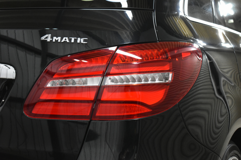 メルセデスベンツ Bクラス B250 4ﾏﾁｯｸ ｽﾎﾟｰﾂ ﾚｻﾞｰｴｸｽｸﾙｰｼﾌﾞP ﾚｰﾀﾞｰｾｰﾌﾃｨP ﾊﾟﾉﾗﾏSR ﾋｰﾀｰ革 ﾃﾞｨｽﾄﾛ ﾌﾞﾗｲﾝﾄﾞS ｷｰﾚｽGo ﾊｰﾏﾝK 地ﾃﾞｼﾞBｶﾒﾗ ﾏﾙﾁｱﾝﾋﾞｴﾝﾄ LEDﾗｲﾄ