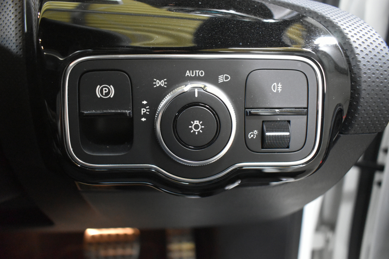 メルセデスベンツ CLAクラス CLA200d AMGﾗｲﾝ AMGﾚｻﾞｰｴｸｽｸﾙｰｼﾌﾞP ｱﾄﾞﾊﾞﾝｽﾄﾞP ﾅﾋﾞｹﾞｰｼｮﾝP ﾚｰﾀﾞｰｾｰﾌﾃｨP ﾊﾟﾉﾗﾏｻﾝﾙｰﾌ 革 AMGｴｱﾛ18AW MBUXﾅﾋﾞTV HUD 360ｶﾒﾗ ｱﾄﾞﾊﾞﾝｽﾄﾞｻｳﾝﾄﾞ ﾃﾞｨｽﾄﾛ ﾌﾞﾗｲﾝﾄﾞS ﾚｰﾝｷｰﾌﾟ ﾌｯﾄﾄﾗﾝｸ ｷｰﾚｽｺﾞｰ 2年保証