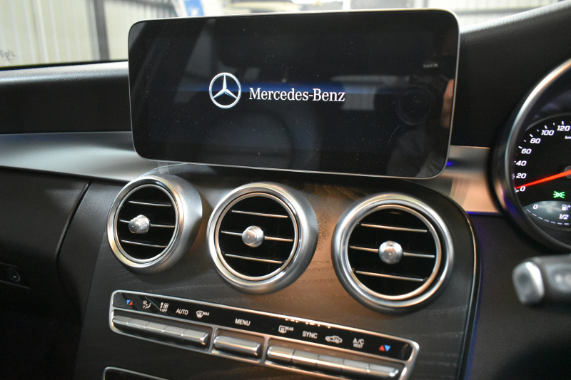 メルセデスベンツ Cクラス C200ﾜｺﾞﾝ AVG AMGﾗｲﾝ ﾚｰﾀﾞｰｾｰﾌﾃｨP 後期 AMGｴｱﾛ18AW ｴｱｻｽ 革 ﾃﾞｨｽﾄﾛﾆｯｸ ﾌﾞﾗｲﾝﾄﾞｽﾎﾟｯﾄ ﾚｰﾝｷｰﾌﾟ ﾅﾋﾞTV ﾊﾞｯｸｶﾒﾗ ｵｰﾄﾃｰﾙｹﾞｰﾄ ｷｰﾚｽｺﾞｰ 2年保証