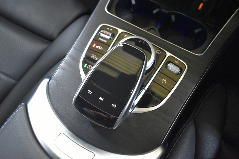 メルセデスベンツ Cクラス C220d ﾛｰﾚｳｽED ｽﾎﾟｰﾂﾌﾟﾗｽP ﾚｰﾀﾞｰｾｰﾌﾃｨP 後期 ﾋｰﾀｰ革 HUD ﾊﾞｯｸｶﾒﾗ 液晶ﾒｰﾀｰ ﾌｯﾄｹﾞｰﾄ ﾜｲﾔﾚｽC AMGｴｱﾛ18AW ﾃﾞｨｽﾄﾛ ﾌﾞﾗｲﾝﾄﾞS ﾅﾋﾞTV ｷｰﾚｽｺﾞｰ 2年保証