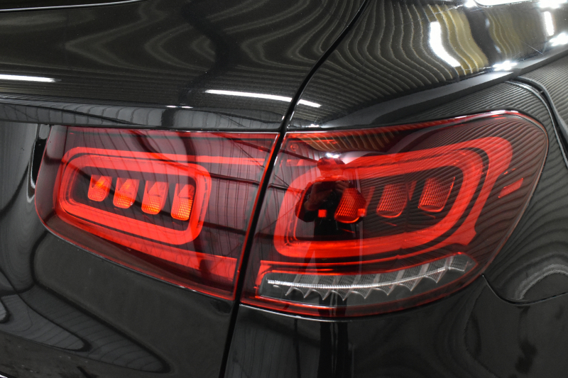 メルセデスベンツ GLC GLC220d 4ﾏﾁｯｸ  AMGﾗｲﾝ ﾚｻﾞｰｴｸｽｸﾙｰｼﾌﾞ ﾚｰﾀﾞｰｾｰﾌﾃｨP 後期型 1ｵｰﾅｰ車両 ｻﾝﾙｰﾌ 全席ﾋｰﾀｰ赤黒革 ﾃﾞｨｽﾄﾛﾆｯｸﾌﾟﾗｽ ﾌﾞﾗｲﾝﾄﾞｽﾎﾟｯﾄ ﾚｰﾝｷｰﾌﾟ AMGｴｱﾛ19AW ｷｰGO PTS ﾌｯﾄｹﾞｰﾄ HUD ﾌﾞﾙﾒｽﾀｰS 地ﾃﾞｼﾞﾅﾋﾞ 360ｶﾒﾗ 2年保証