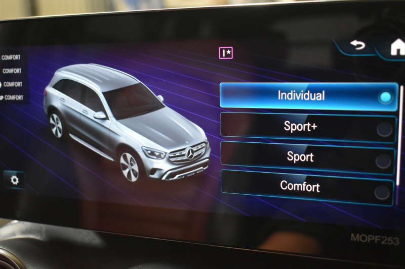 メルセデスベンツ GLC GLC220d 4ﾏﾁｯｸ  AMGﾗｲﾝ ﾚｻﾞｰｴｸｽｸﾙｰｼﾌﾞ ﾚｰﾀﾞｰｾｰﾌﾃｨP 後期型 1ｵｰﾅｰ車両 ｻﾝﾙｰﾌ 全席ﾋｰﾀｰ赤黒革 ﾃﾞｨｽﾄﾛﾆｯｸﾌﾟﾗｽ ﾌﾞﾗｲﾝﾄﾞｽﾎﾟｯﾄ ﾚｰﾝｷｰﾌﾟ AMGｴｱﾛ19AW ｷｰGO PTS ﾌｯﾄｹﾞｰﾄ HUD ﾌﾞﾙﾒｽﾀｰS 地ﾃﾞｼﾞﾅﾋﾞ 360ｶﾒﾗ 2年保証