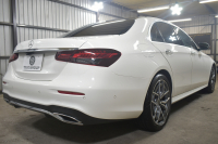 メルセデスベンツ Eクラス E200 ｽﾎﾟｰﾂ BSG搭載 ｴｸｽｸﾙｰｼﾌﾞP AMGﾗｲﾝｲﾝﾃﾘｱP ﾚｰﾀﾞｰｾｰﾌﾃｨP 後期型 ﾊﾟﾉﾗﾏｻﾝﾙｰﾌ 革 ﾌﾞﾙﾒｽﾀｰ HUD ｴｱﾊﾞﾗﾝｽP ﾊﾟﾜｰﾄﾗﾝｸ AMGｴｱﾛ19AW MBUXARﾅﾋﾞTV 360ｶﾒﾗ ﾜｲﾔﾚｽﾁｬｰｼﾞ ﾃﾞｨｽﾄﾛ ﾌﾞﾗｲﾝﾄﾞS ﾚｰﾝｷｰﾌﾟ 2年保証