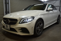 メルセデスベンツ Cクラス C220d AVG AMGﾗｲﾝ ﾚｻﾞｰｴｸｽｸﾙｰｼﾌﾞP ﾚｰﾀﾞｰｾｰﾌﾃｨP 後期 ﾊﾟﾉﾗﾏｻﾝﾙｰﾌ 革 ﾌﾞﾙﾒｽﾀｰS HUD ｴｱﾊﾞﾗﾝｽP 液晶ﾒｰﾀｰ ﾌｯﾄﾄﾗﾝｸ AMGｴｱﾛ18AW ﾃﾞｨｽﾄﾛ ﾌﾞﾗｲﾝﾄﾞS ﾚｰﾝｷｰﾌﾟ ﾅﾋﾞTV Bｶﾒﾗ ｷｰﾚｽｺﾞｰ 2年保証