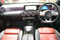 メルセデスベンツ Aクラス A180ｾﾀﾞﾝ ｽﾀｲﾙ AMGﾗｲﾝ AMGﾚｻﾞｰｴｸｽｸﾙｰｼﾌﾞ ｱﾄﾞﾊﾞﾝｽﾄﾞP ﾚｰﾀﾞｰSP 1ｵｰﾅｰ ﾊﾟﾉﾗﾏｻﾝR ﾋｰﾀｰ赤黒革 ﾃﾞｨｽﾄﾛ BSM Lﾁｪﾝｼﾞ AMGｴｱﾛ18AW ｷｰﾚｽGO PTS  HUD 対話式ﾅﾋﾞ 360ｶﾒﾗ 2年保証