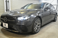 メルセデスベンツ Eクラス E200 ｽﾎﾟｰﾂ BSG搭載 ｴｸｽｸﾙｰｼﾌﾞP AMGﾗｲﾝｲﾝﾃﾘｱP ﾚｰﾀﾞｰｾｰﾌﾃｨP 後期型 ﾊﾟﾉﾗﾏｻﾝﾙｰﾌ 革 ﾌﾞﾙﾒｽﾀｰ HUD ｴｱﾊﾞﾗﾝｽP ﾊﾟﾜｰﾄﾗﾝｸ AMGｴｱﾛ19AW MBUXARﾅﾋﾞTV 360ｶﾒﾗ ﾜｲﾔﾚｽﾁｬｰｼﾞ ﾃﾞｨｽﾄﾛ ﾌﾞﾗｲﾝﾄﾞS ﾚｰﾝｷｰﾌﾟ 2年保証