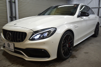 AMG Cクラス C63S ｴｸｽｸﾙｰｼﾌﾞP ﾚｰﾀﾞｰｾｰﾌﾃｨP V8ﾂｲﾝﾀｰﾎﾞ/510馬力 ﾊﾟﾉﾗﾏｻﾝﾙｰﾌ 専用19AW AMGﾊﾟﾌｫｰﾏﾝｽ/赤黒革ｼｰﾄ/ｽﾃｱﾘﾝｸﾞ/ｴｸﾞｿﾞｰｽﾄ ﾌﾞﾙﾒｽﾀｰ HUD ｴｱﾊﾞﾗﾝｽP ﾃﾞｨｽﾄﾛﾆｯｸ ﾌﾞﾗｲﾝﾄﾞS ﾚｰﾝｷｰﾌﾟ ﾅﾋﾞTV Bｶﾒﾗ ﾌｯﾄｹﾞｰﾄ ｷｰGO 2年保証