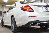 メルセデスベンツ Eクラス E300 AVG ｽﾎﾟｰﾂ ｴｸｽｸﾙｰｼﾌﾞ ﾚｰﾀﾞｰP 中期  258馬力 ﾊﾟﾉﾗﾏｻﾝﾙｰﾌ ﾌﾞﾙﾒｽﾀｰS 全席ﾋｰﾀｰ黒革 ﾃﾞｨｽﾄﾛ Lﾁｪﾝｼﾞ BSM AMGｴｱﾛ19AW ｷｰﾚｽGo ﾌｯﾄﾄﾗﾝｸ MEｺﾈｸﾄ 地ﾃﾞｼﾞ360ｶﾒﾗ 2年保証