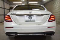 メルセデスベンツ Eクラス E300 AVG ｽﾎﾟｰﾂ ｴｸｽｸﾙｰｼﾌﾞ ﾚｰﾀﾞｰP 中期  258馬力 ﾊﾟﾉﾗﾏｻﾝﾙｰﾌ ﾌﾞﾙﾒｽﾀｰS 全席ﾋｰﾀｰ黒革 ﾃﾞｨｽﾄﾛ Lﾁｪﾝｼﾞ BSM AMGｴｱﾛ19AW ｷｰﾚｽGo ﾌｯﾄﾄﾗﾝｸ MEｺﾈｸﾄ 地ﾃﾞｼﾞ360ｶﾒﾗ 2年保証