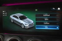 メルセデスベンツ Eクラス E200 ｽﾎﾟｰﾂ BSG搭載 ｴｸｽｸﾙｰｼﾌﾞP AMGﾗｲﾝｲﾝﾃﾘｱP ﾚｰﾀﾞｰｾｰﾌﾃｨP 後期型 1ｵｰﾅｰ 革 ﾌﾞﾙﾒｽﾀｰ HUD ｴｱﾊﾞﾗﾝｽP ﾊﾟﾜｰﾄﾗﾝｸ AMGｴｱﾛ19AW MBUXARﾅﾋﾞTV 360ｶﾒﾗ ﾜｲﾔﾚｽﾁｬｰｼﾞ ﾃﾞｨｽﾄﾛ ﾌﾞﾗｲﾝﾄﾞS ﾚｰﾝｷｰﾌﾟ 2年保証