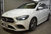 メルセデスベンツ Bクラス B200d AMGﾗｲﾝ AMGﾚｻﾞｰｴｸｽｸﾙｰｼﾌﾞP ｱﾄﾞﾊﾞﾝｽﾄﾞP ﾅﾋﾞｹﾞｰｼｮﾝP ﾚｰﾀﾞｰｾｰﾌﾃｨP ﾊﾟﾉﾗﾏｻﾝﾙｰﾌ 革 HUD 360ｶﾒﾗ ｱﾄﾞﾊﾞﾝｽﾄﾞｻｳﾝﾄﾞ AMGｴｱﾛ18AW ﾃﾞｨｽﾄﾛ ﾌﾞﾗｲﾝﾄﾞS ﾚｰﾝｷｰﾌﾟ MBUXﾅﾋﾞTV ﾌｯﾄｹﾞｰﾄ 2年保証