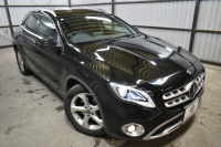メルセデスベンツ GLA GLA220 4M ﾚｻﾞｰEXC ﾚｰﾀﾞｰSP  後期型 184馬力 4WD 1ｵｰﾅｰ ﾊﾟﾉﾗﾏｻﾝﾙｰﾌ ﾋｰﾀｰ黒革 ﾃﾞｨｽﾄﾛ Bｽﾎﾟｯﾄ 専用18AW&ﾊﾞﾝﾊﾟｰ 駐車支援 ｷｰGO ﾊｰﾏﾝK PTS ﾌｯﾄｹﾞｰﾄ 地ﾃﾞｼﾞBｶﾒﾗ 2年保証
