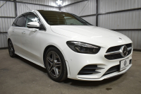 メルセデスベンツ Bクラス B180 AMGﾗｲﾝ AMGﾚｻﾞｰｴｸｽｸﾙｰｼﾌﾞP ｱﾄﾞﾊﾞﾝｽﾄﾞP ﾚｰﾀﾞｰSP  MBUXｼｽﾃﾑ ﾊﾟﾉﾗﾏR ﾋｰﾀｰ付革 ACC BSM Lﾁｪﾝｼﾞ AMGｴｱﾛ18AW ﾏﾙﾁLED HUD 対話式ﾅﾋﾞTV 360ｶﾒﾗ 2年保証